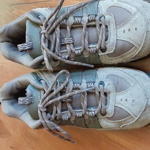 Women's hiking shoes